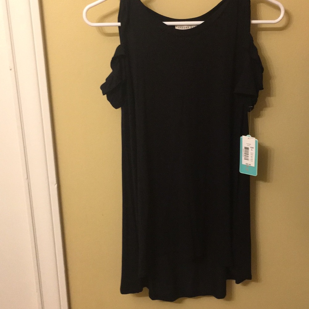 A Cooper Key black off the shoulder top! (L)